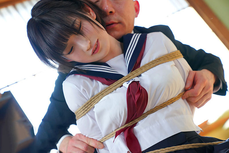 MUDR-228 Cosplay als Schulmädchen, um Sex mit ihrem Schwiegervater zu haben