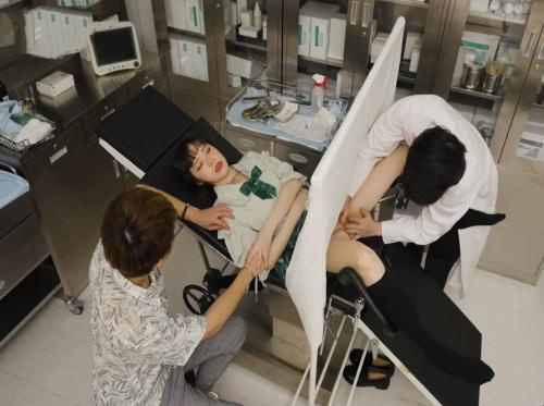Kilalanin ang isang Thai na doktor kapag dinadala ang iyong asawa para sa isang gynecological examination